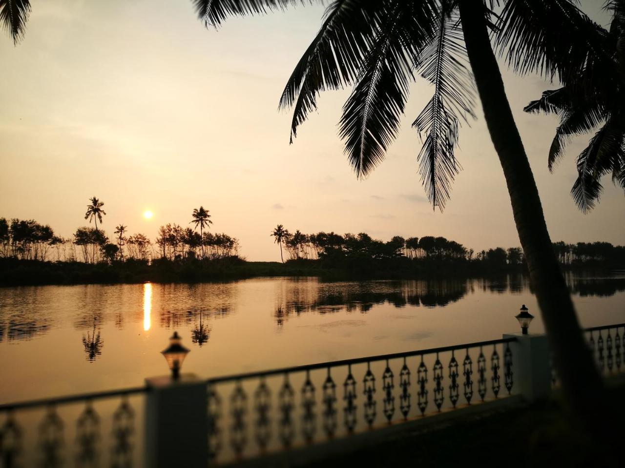 Voye Homes Majestic Retreat Resort Varkala Paravūr Eksteriør billede